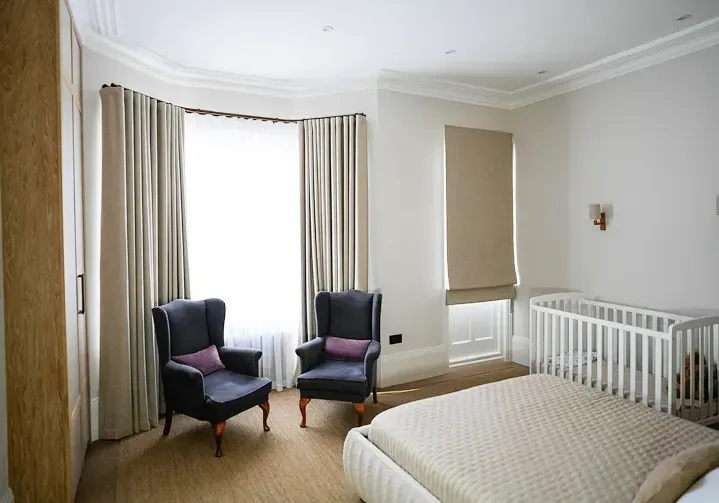 Victorian house refurbishment in Fulham with master bedroom and bay window.