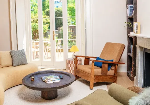 Renovation project in Notting Hill featuring contemporary interiors and bespoke detailing.