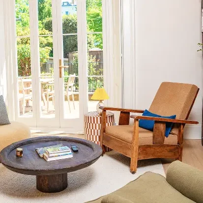 Renovation project in Notting Hill featuring contemporary interiors and bespoke detailing.